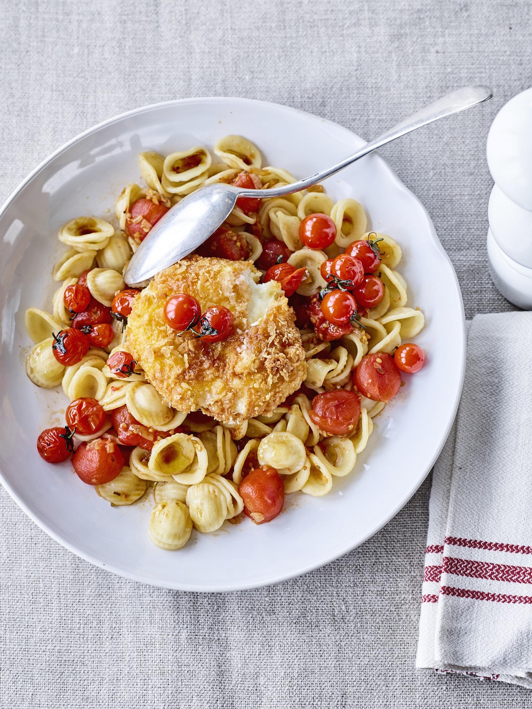 Orecchiette met verse tomatensaus en gefrituurde burrata